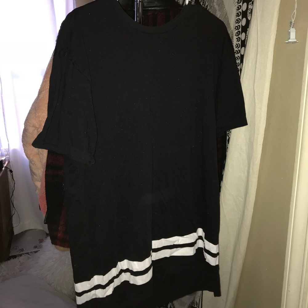 FOREVER 21 MENS OVERSIZED TEE